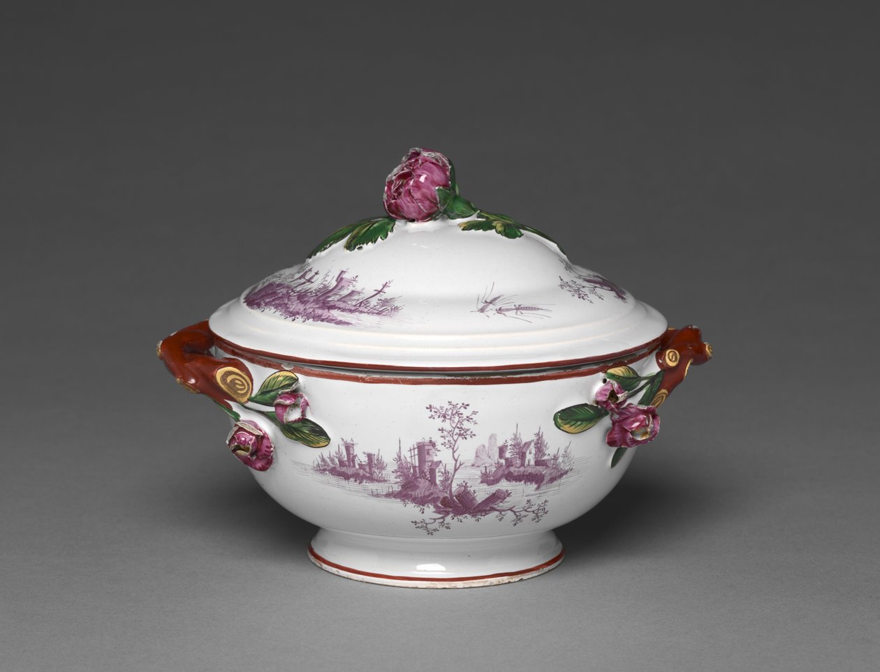 Gedeckte Schale, hergestellt von der Saint Clement Fabrik, ca. 1775 von French School