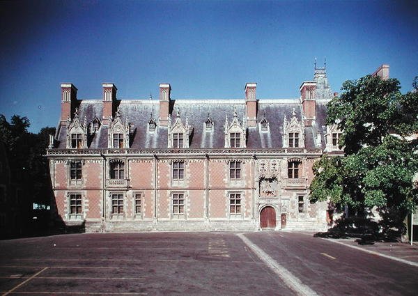 Fassade des Louis XII Flügels, 1498-1503 von French School