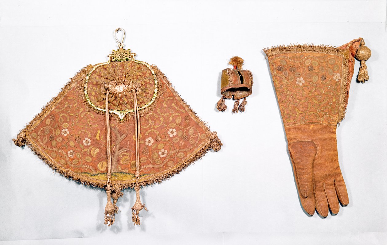 Falknerei-Set aus Beutel, Handschuh und Haube, französisch, 1600-25 von French School