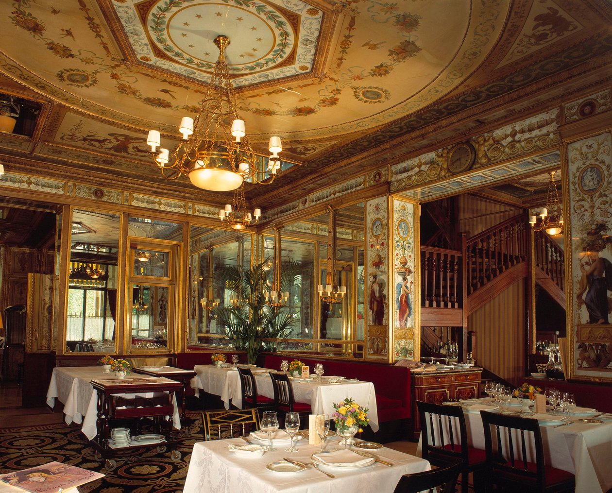 Innenansicht des Restaurants „Le Grand Vefour“ in den Gärten des Palais Royal, 18. Jahrhundert von French School