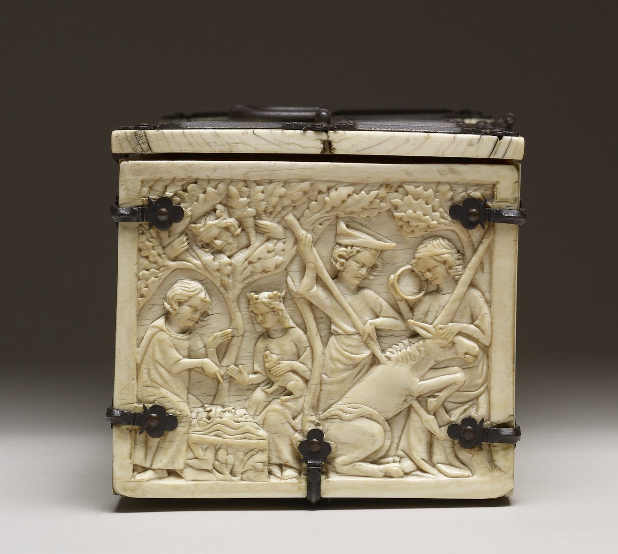 Deckel eines Kästchens mit Darstellung der "Burg der Liebe und Ritterturniere", ca. 1330-50 von French School
