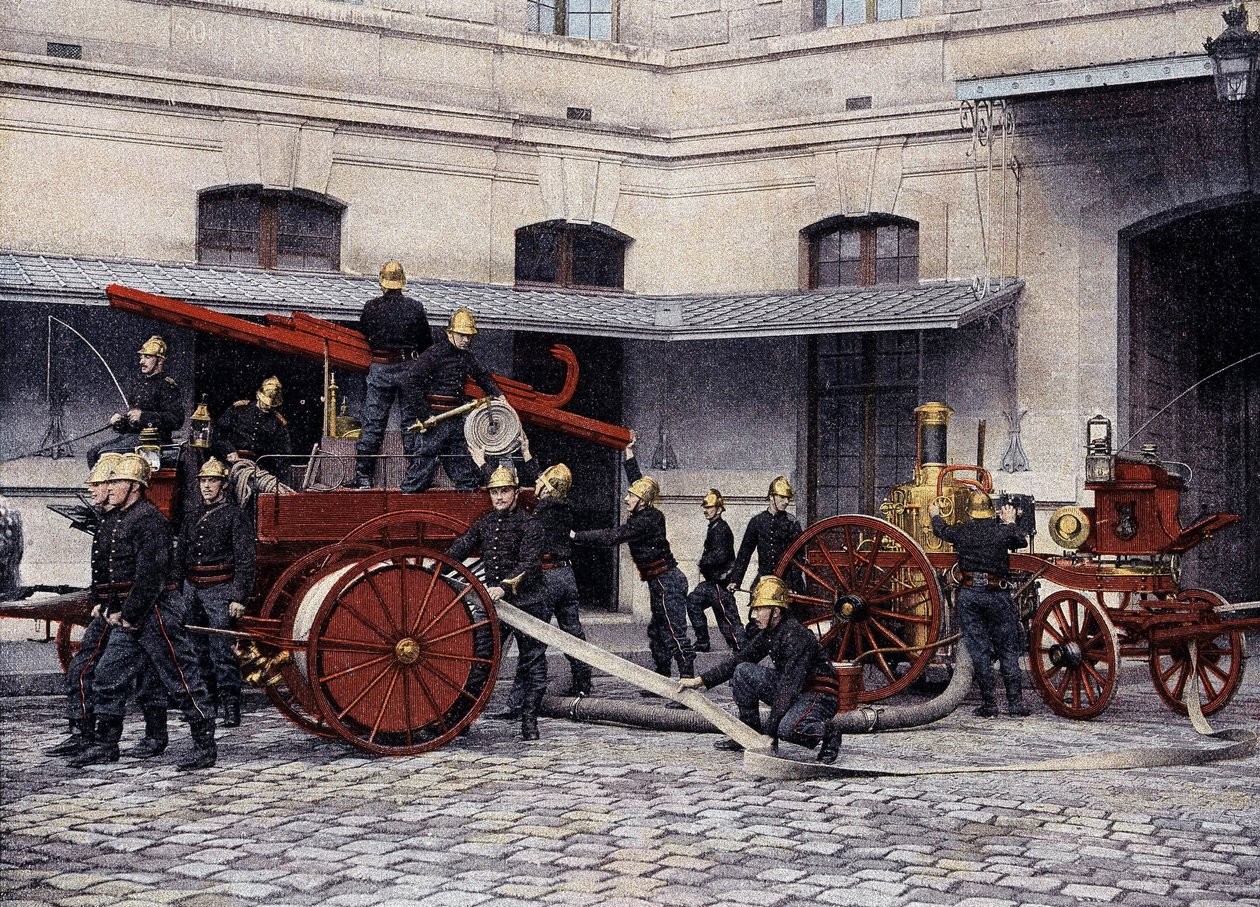 Gesamtmanöver der Pariser Feuerwehrleute - in „Militäralbum“ - Feuerwehr von French School