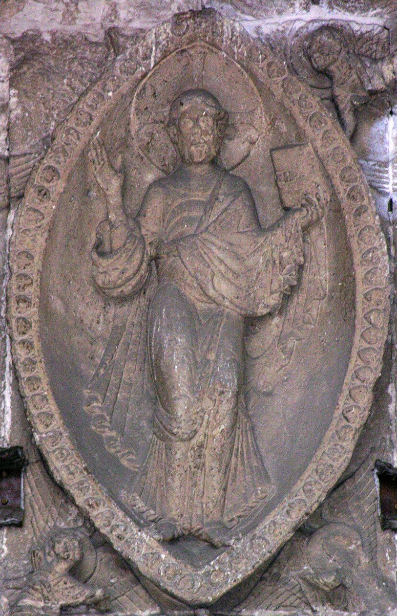 Relief, das Christus in einer Mandorla darstellt, von der Nordtür von French School