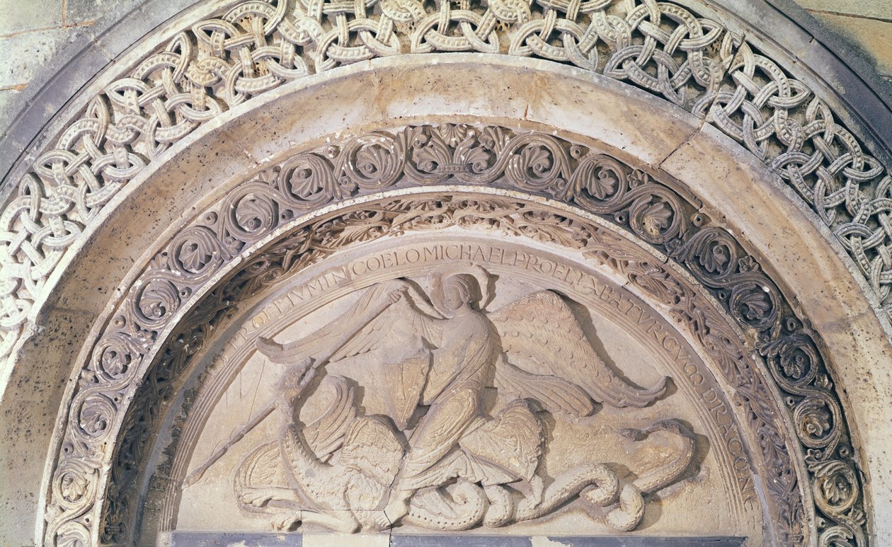 Relief vom Tympanon, das St. Michael und den Drachen darstellt, 1137 von French School