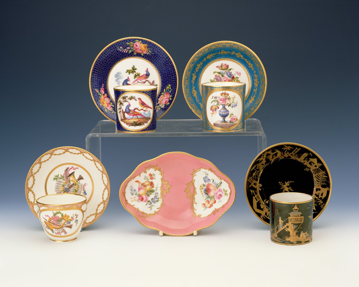 Auswahl an Sèvres-Porzellan, ca. 1760 von French School