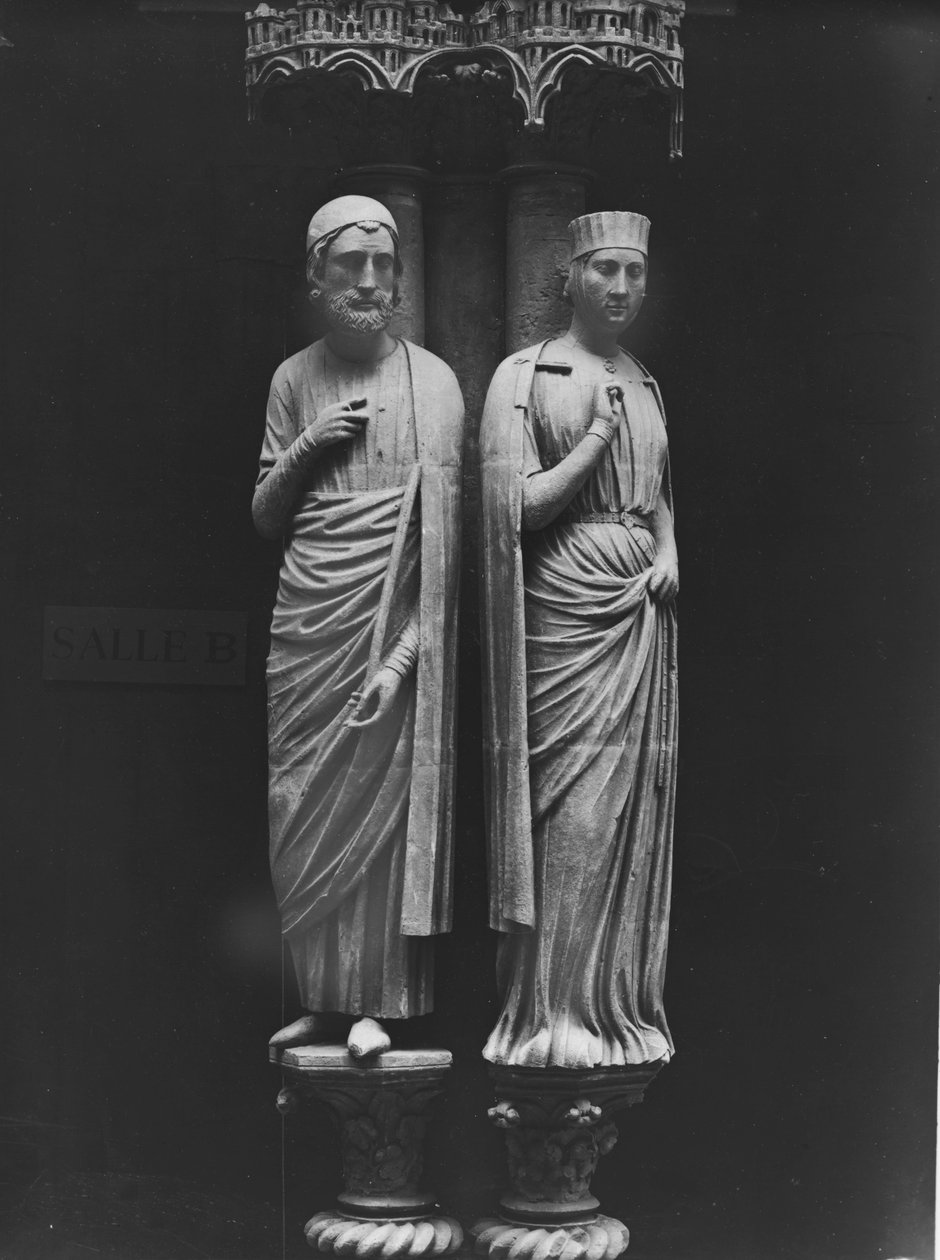Statuen von Philippe Hurepel (1200-34) Graf von Clermont und seiner Frau Mahaut (gest. 1260) Gräfin von Boulogne und Dammartin, Jambenfiguren vom Nordportal, ca. 1230 von French School