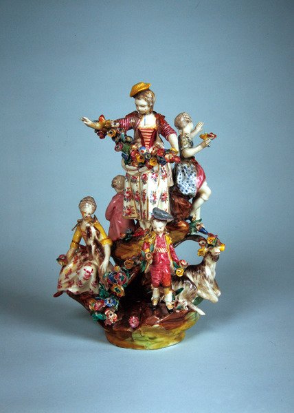 Statuette von Frauen und Kindern auf einer Felsenformation (Faience) von French School