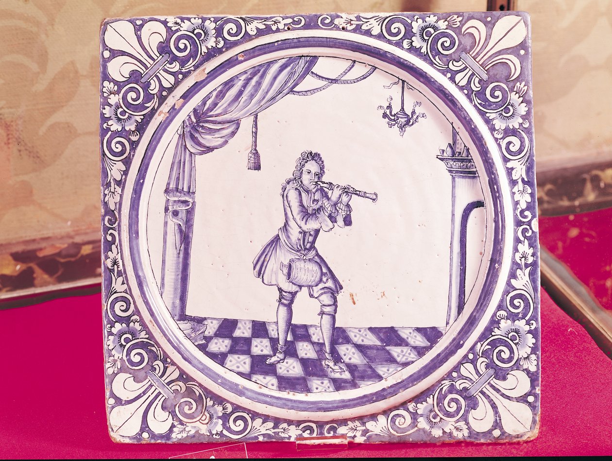 Fliese, die einen Klarinettisten darstellt, 1706 von French School
