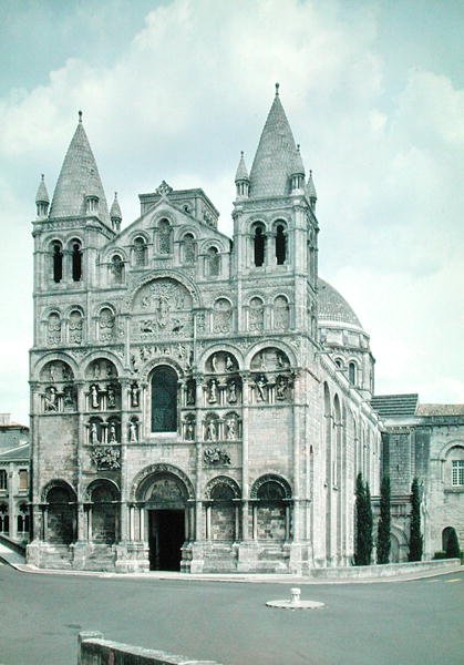 Ansicht der Westfassade, erbaut 1125-35 von French School