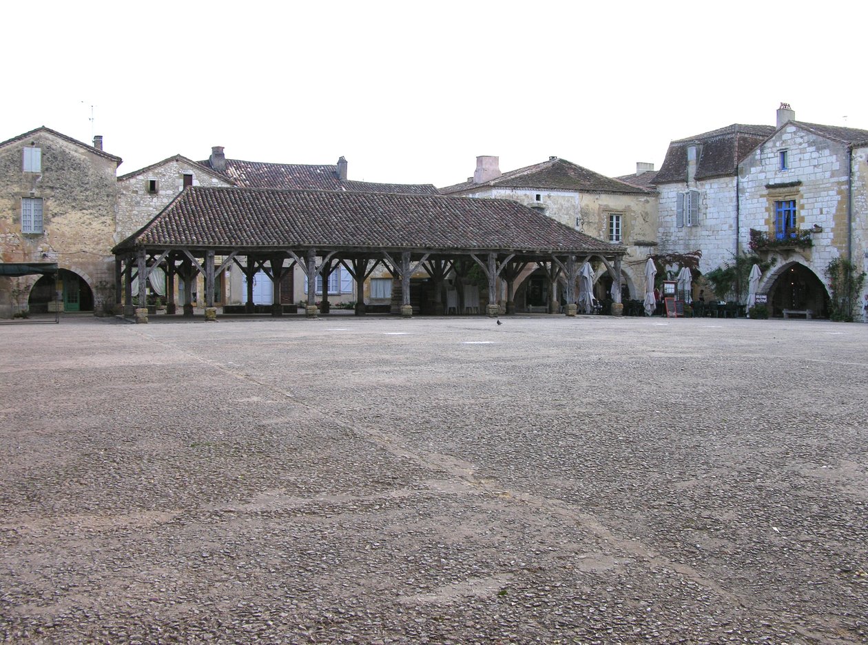 Ansicht des überdachten Marktes im Dorf von French School