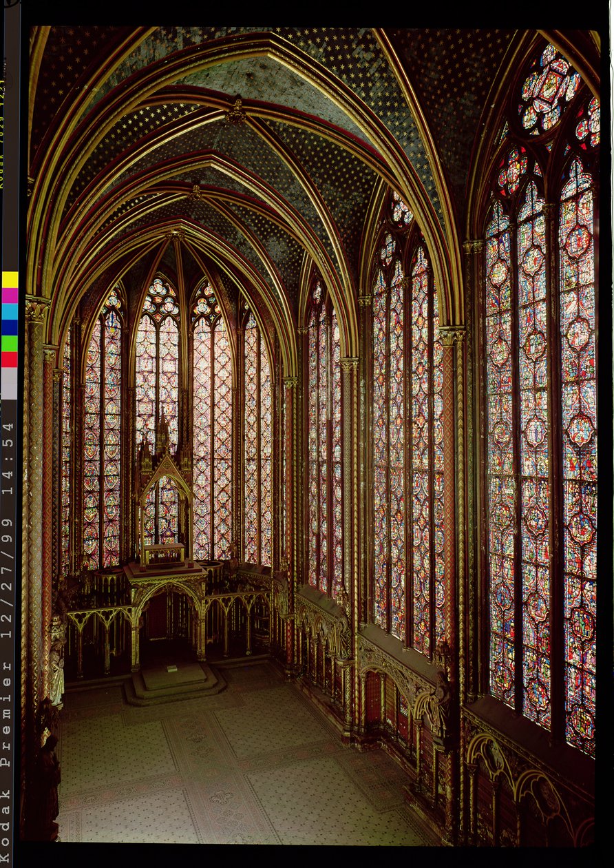 Ansicht der Buntglasfenster in der oberen Kapelle, 1246-48 von French School