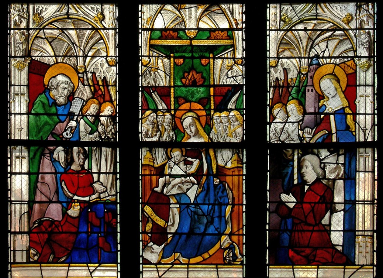 Fenster E3 mit der thronenden Jungfrau und dem Kind: auch die Stifter mit ihren Schutzheiligen (St. Peter und St. Barbara) von French School