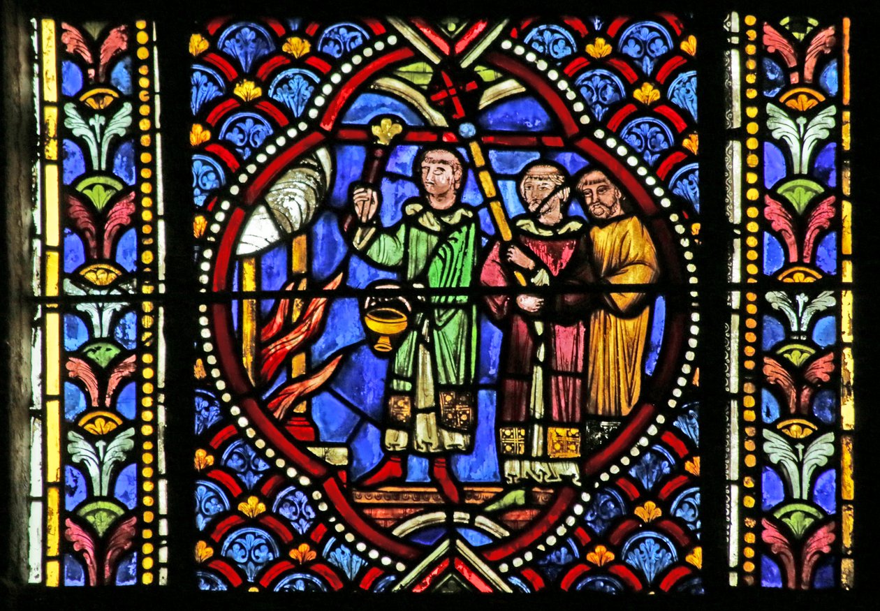 Fenster, das eine Szene aus dem Leben des Heiligen Artheme darstellt: Ein Feuer in der Stadt Clermont erfordert die Bewegung der Reliquien der Heiligen. Eine Prozession trägt das Reliquiar und kommt am Feuer an von French School