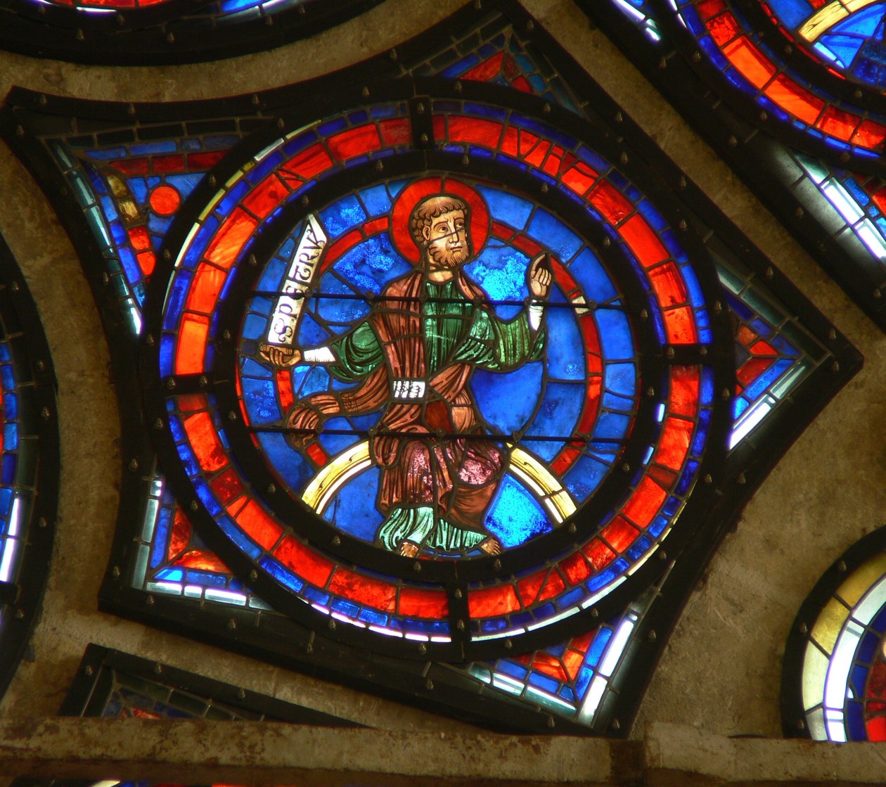 Fenster w100, Darstellung des Heiligen Petrus von French School