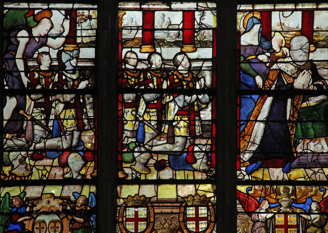 Fenster w13 zeigt Anne de Montmorency mit seinem Schutzpatron St. Anna (lehrt der Jungfrau das Lesen) und 5 seiner Söhne von French School