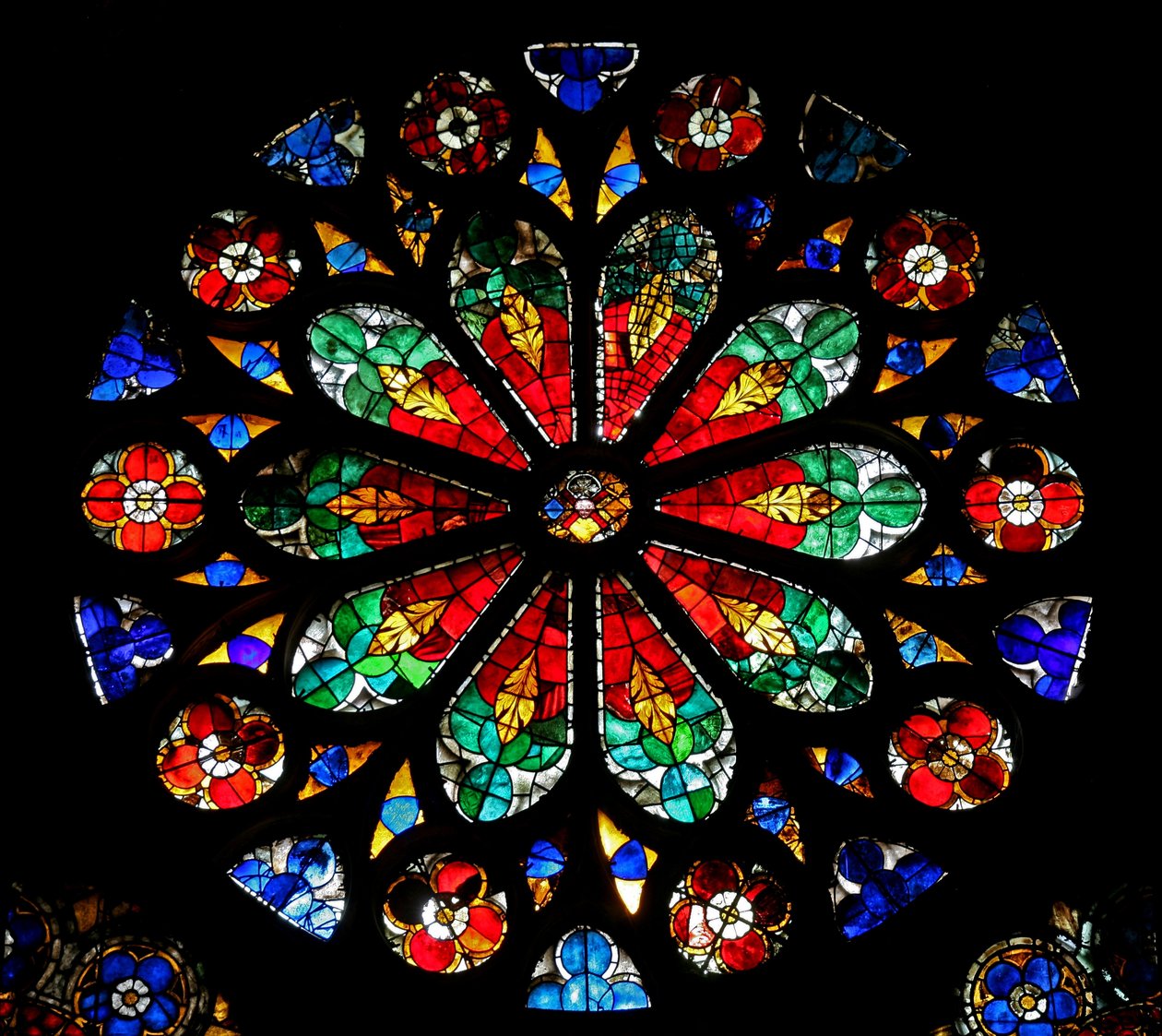 Fenster w17, eine Rose mit naturalistischem Design darstellend von French School