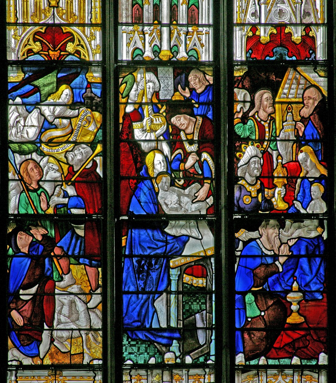 Fenster w2, das die Anbetung der Heiligen Drei Könige, die Verkündigung an die Hirten, die Beschneidung darstellt von French School