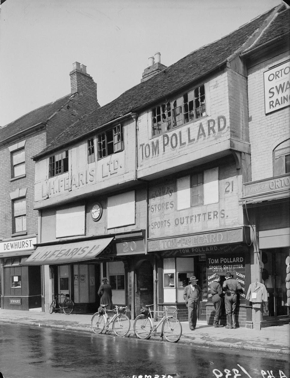 20-21 Jordan Well, Coventry, 1941 von George Bernard Mason