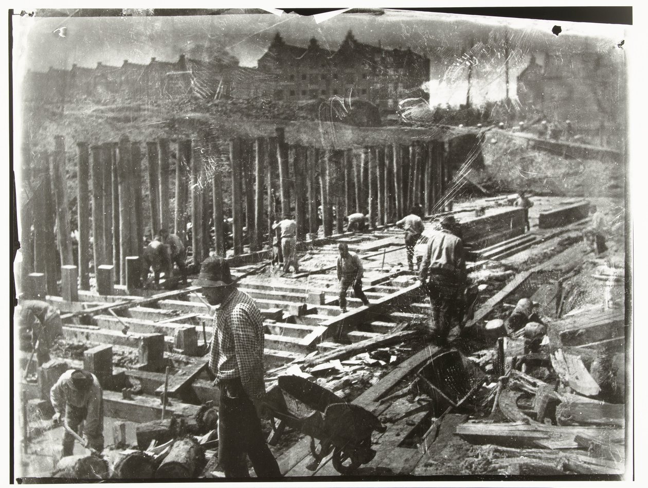 Bauarbeiter bei der Arbeit in einer Baugrube an der Van Diemenstraat in Amsterdam von George Hendrik Breitner