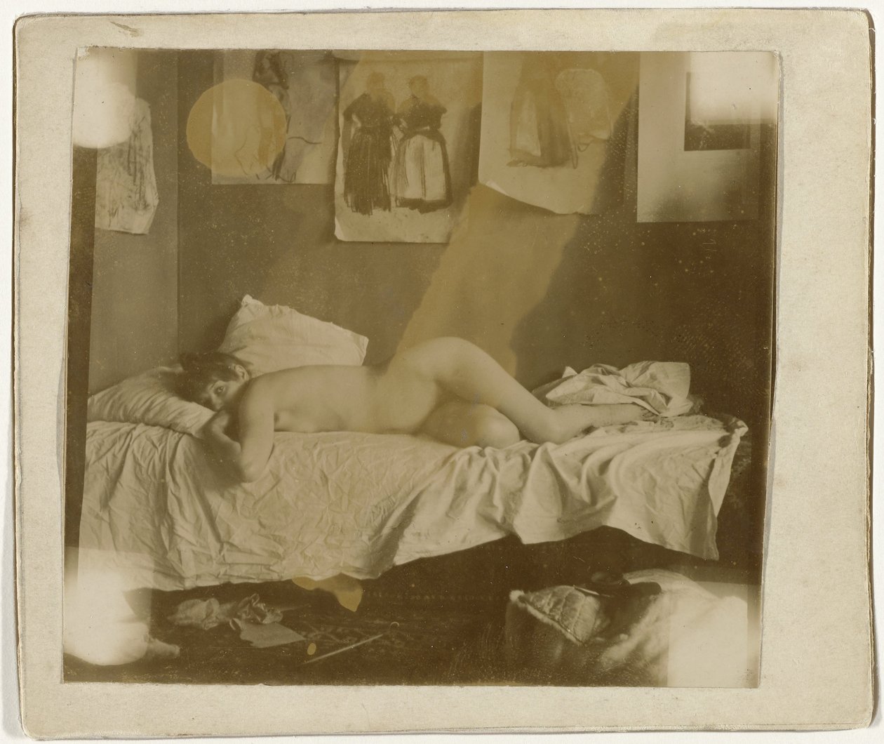 Marie Jordan nackt auf einem Bett liegend von George Hendrik Breitner