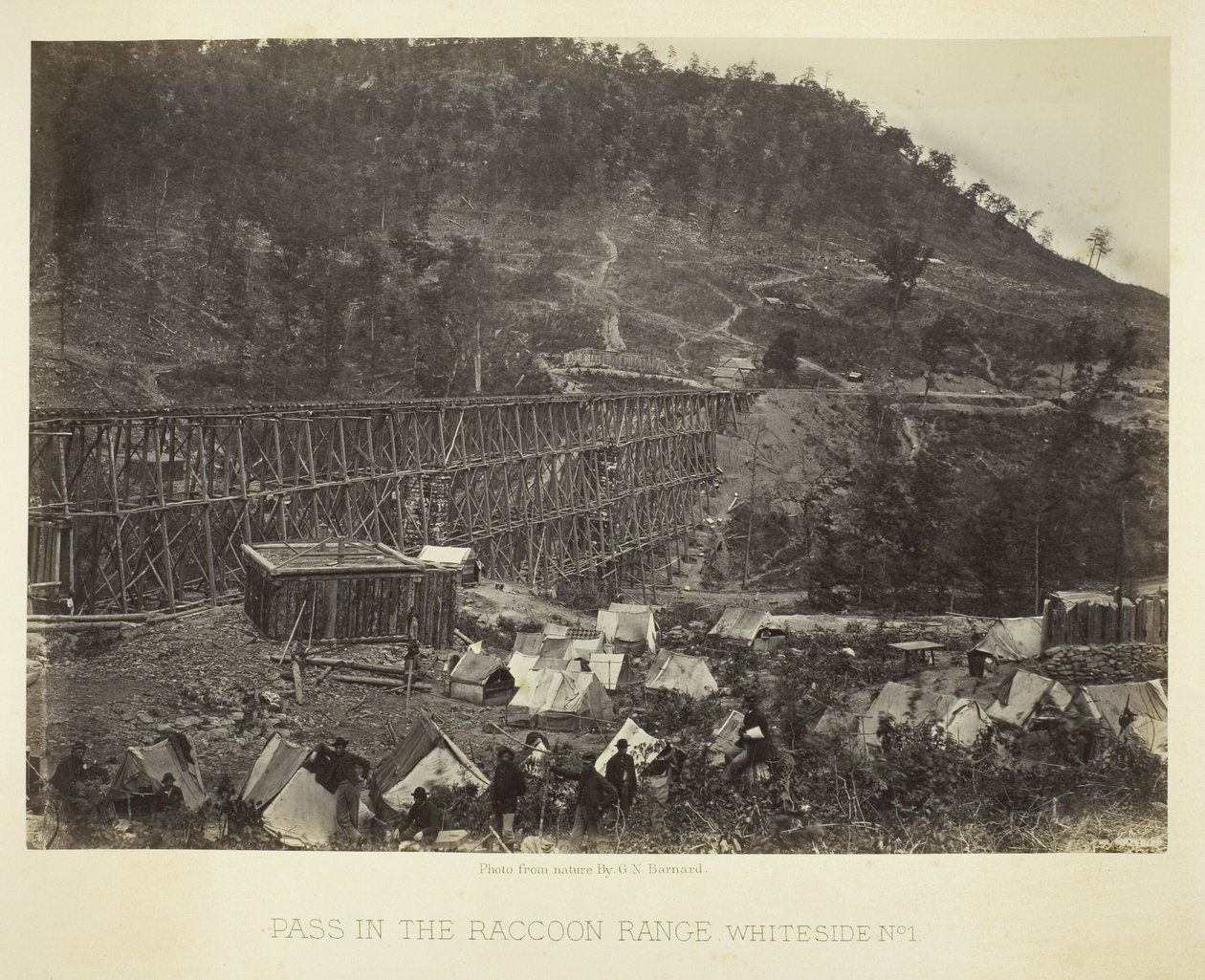 Pass im Waschbärgebirge, Whiteside Nr. 1 von George N. Barnard
