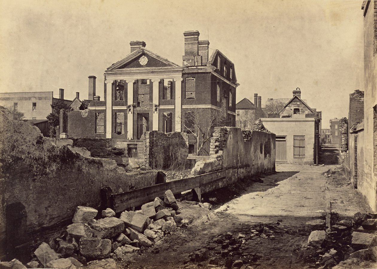Ruinen des Pinckney Mansion, Charleston, South Carolina von George N. Barnard