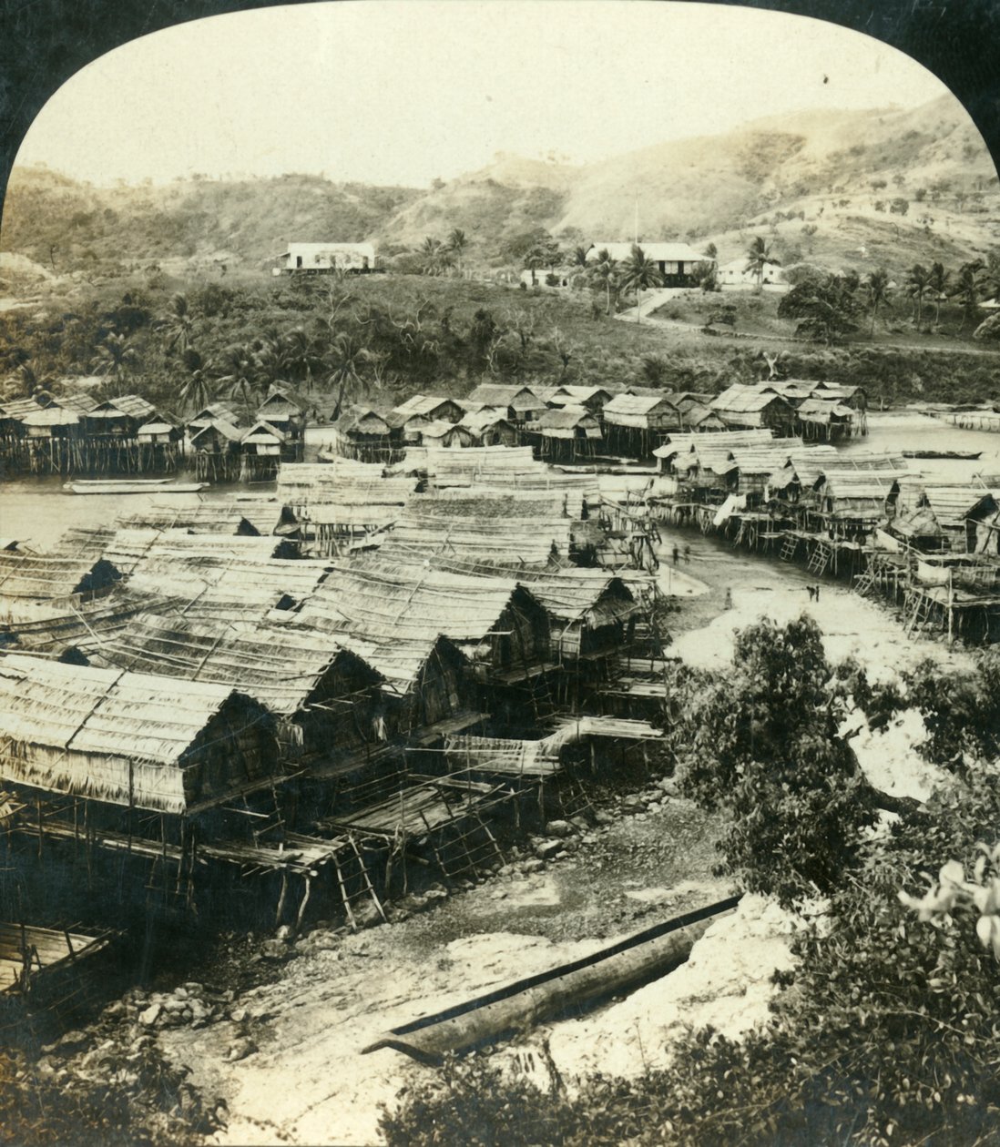 Das Dorf Ela-Varia, Britisch-Neuguinea, ca. 1909 von George Rose