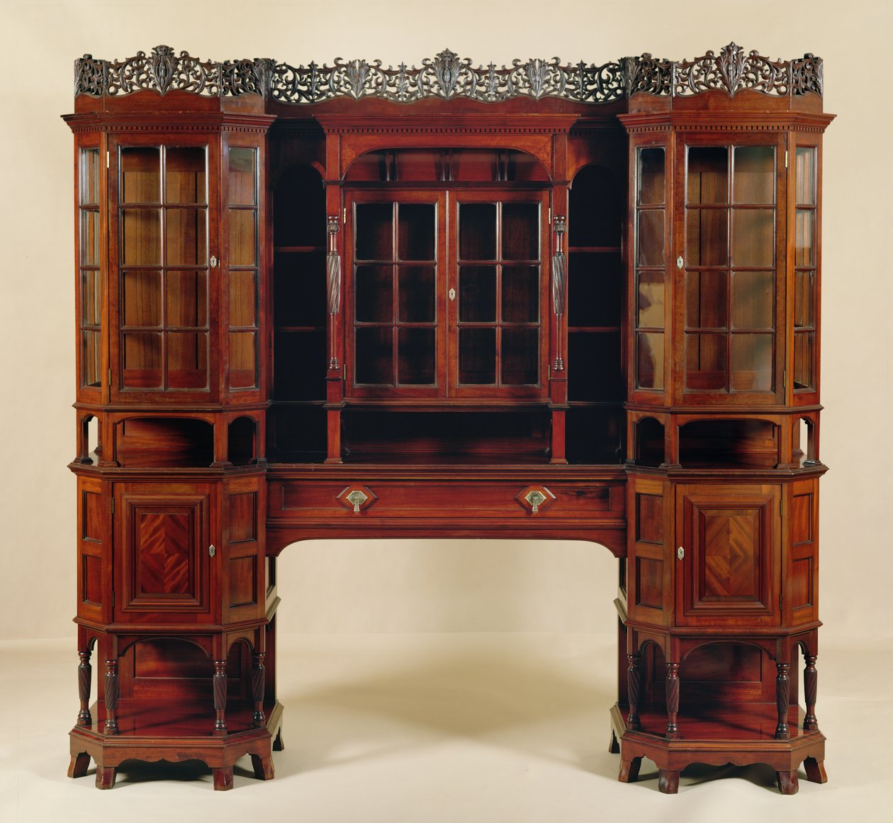 Vitrinenschrank, hergestellt für Morris & Co., um 1880 von George Washington Jack