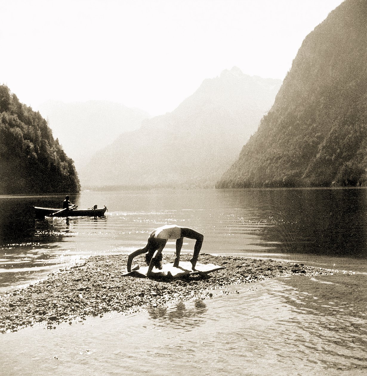 Eva Braun im Badeanzug beim Sport am Königssee von German Photographer