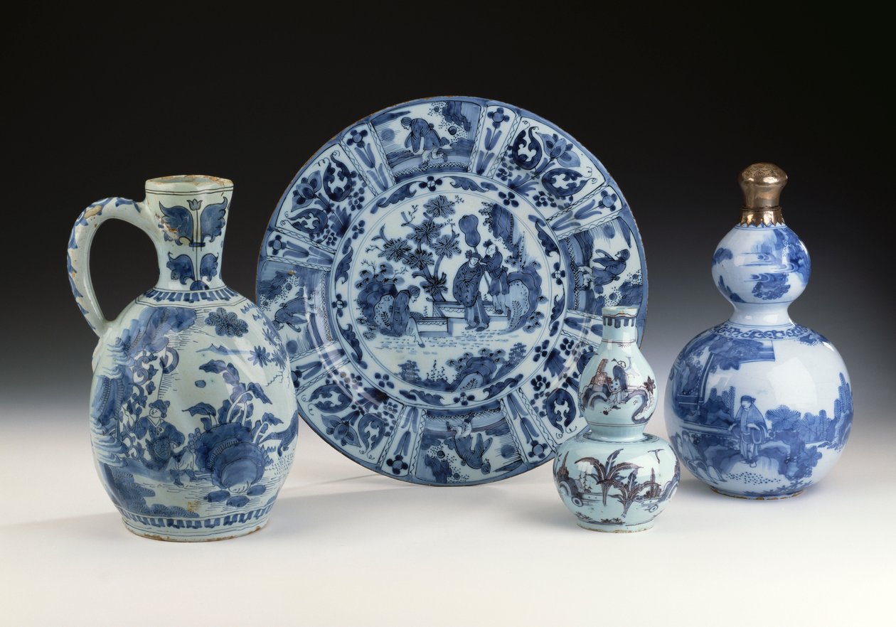 Eine Auswahl von Frankfurter blau-weißen Keramiken im chinesischen Stil, ca. 1700 von German School