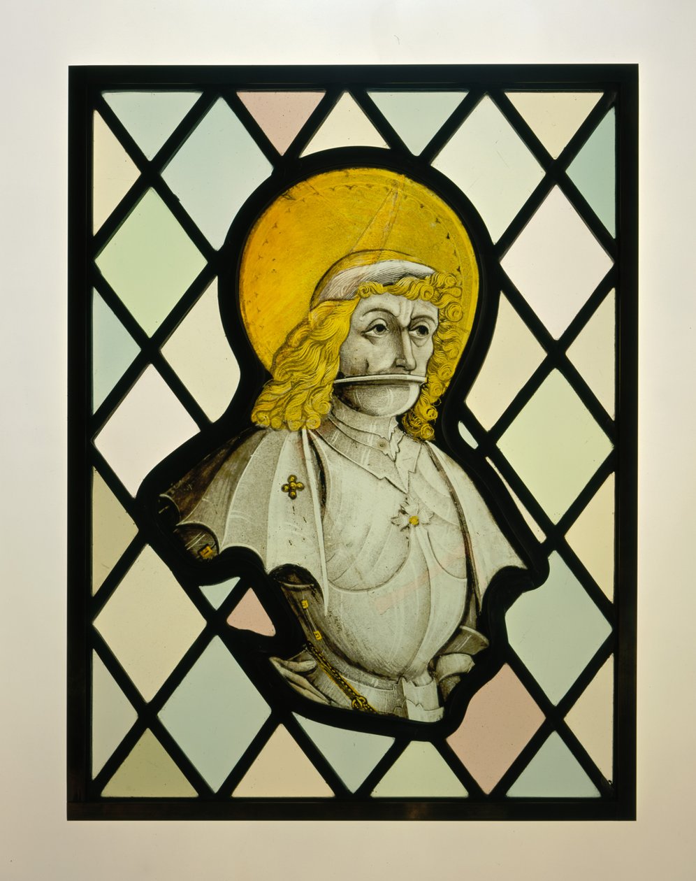 Fensterpaneel-Fragment mit gepanzertem Heiligen von German School