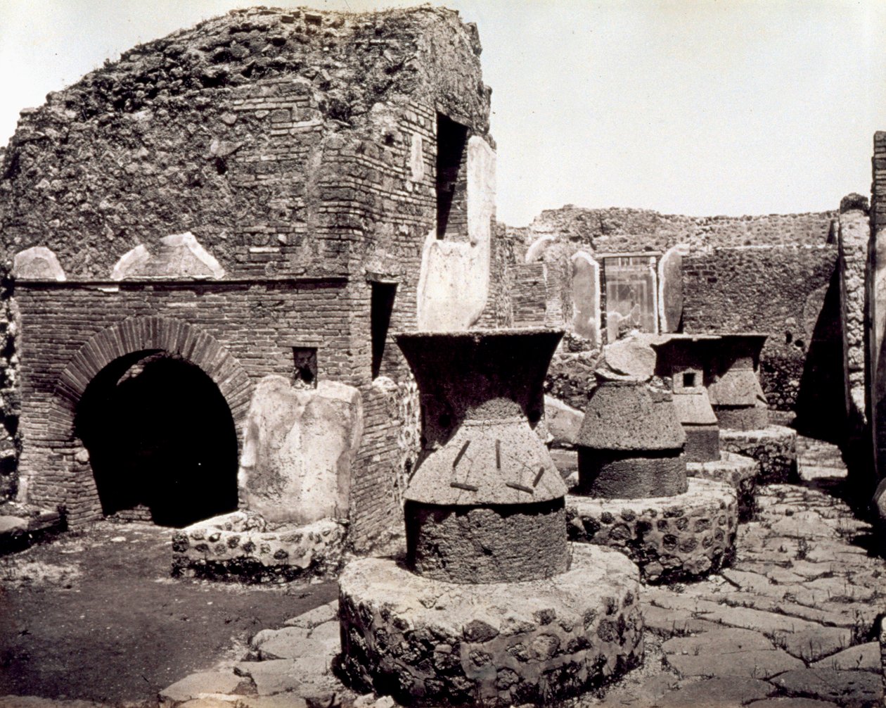 Pompeji: Blick auf eine Bäckerei von Giorgio Sommer