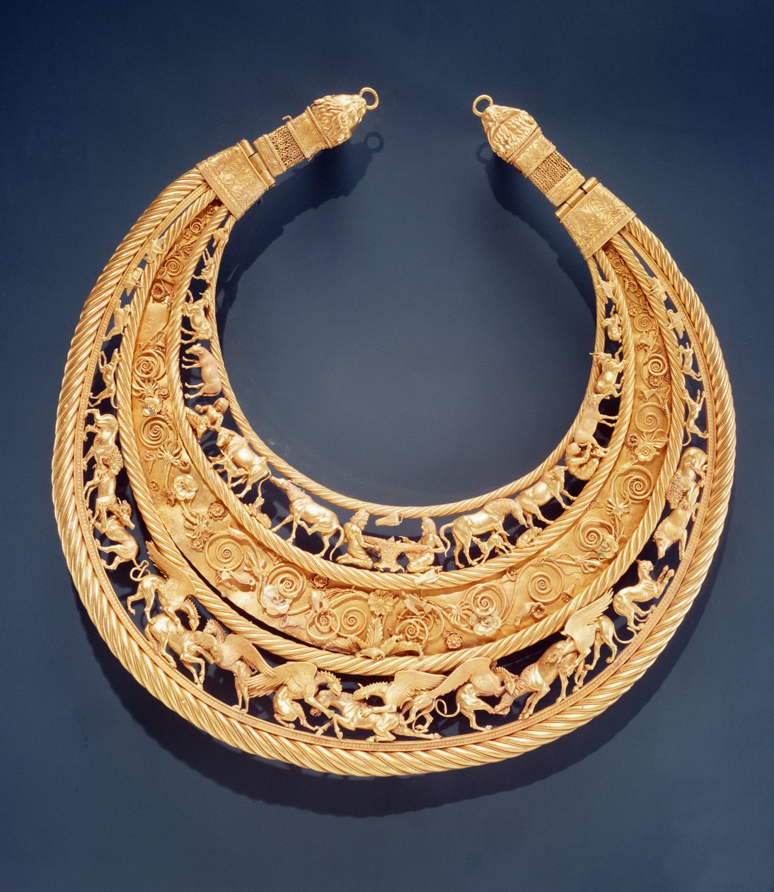 Halbmondförmiger Brustschmuck aus Tolstaya Mogila von Greek School