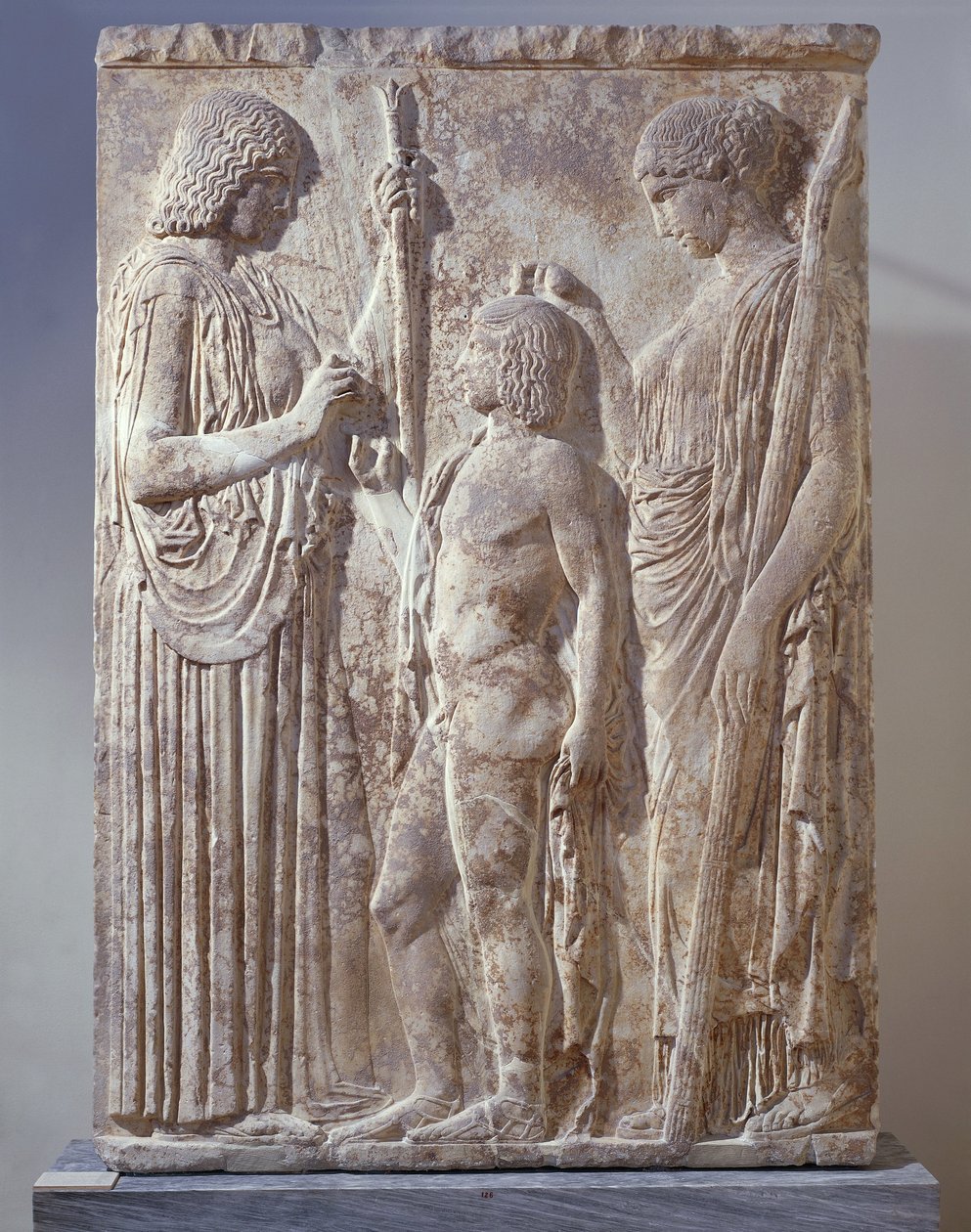 Marmor-Relief, das die Triade der eleusinischen Mysterien mit Persephone, Demeter und Triptolemus darstellt, aus Eleusis von Greek School