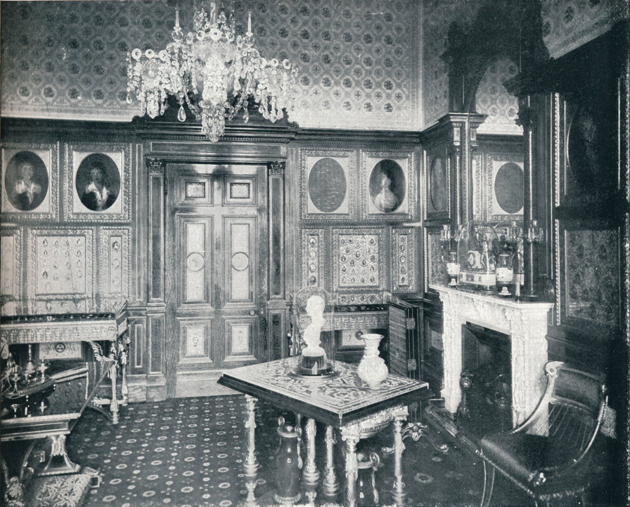 Das private Audienzzimmer der Königin im Windsor Castle, um 1899 von HN King