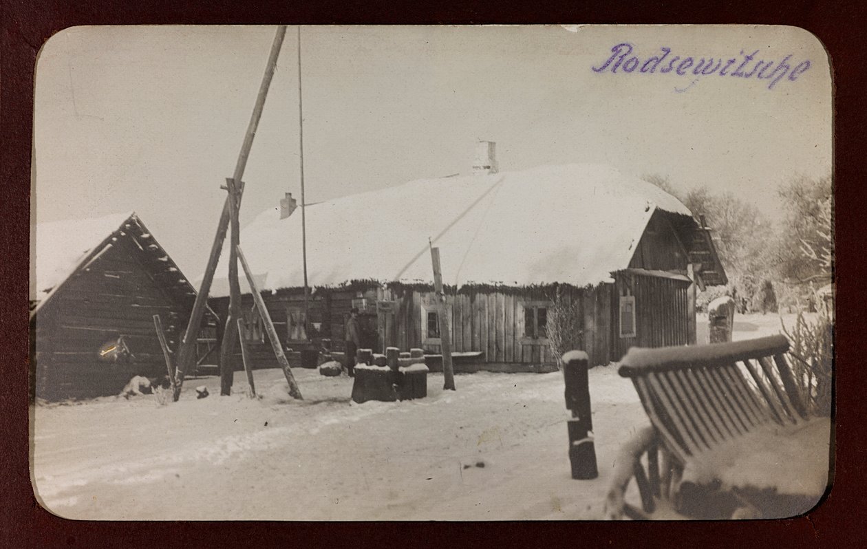 Erster Weltkrieg: die Ukraine in den Jahren 1914-1916 während der Invasion der deutschen Armee. Ansicht mit Schnee (s/w Foto) von Heldenfriedhof Dsessentniki (attr. to)