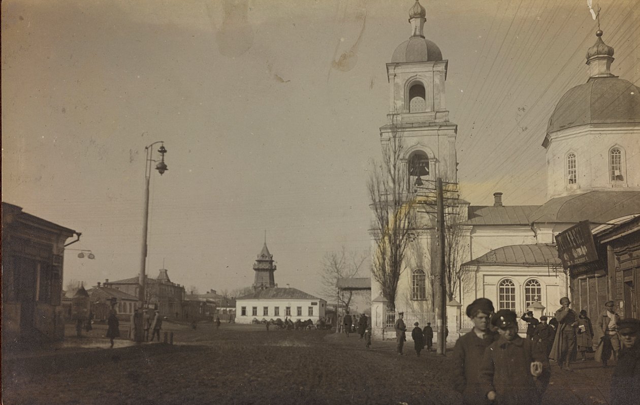 Erster Weltkrieg: die Ukraine in den Jahren 1914-1916 während der Invasion der deutschen Armee. Blick auf eine Stadt von Heldenfriedhof Dsessentniki (attr. to)