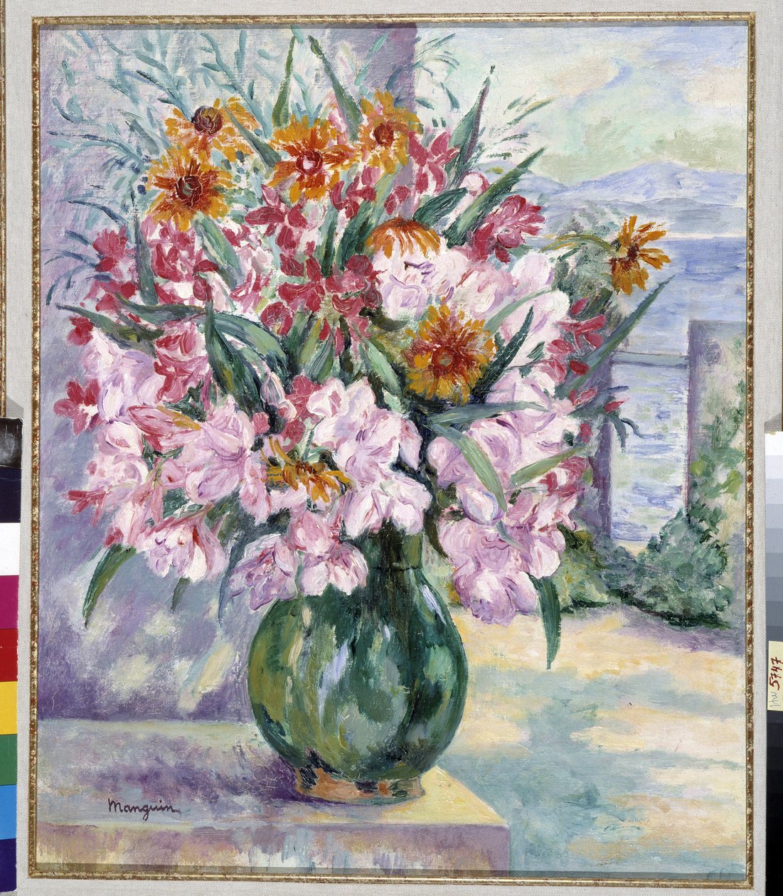 Blumenvase auf Terrasse vor dem Meer, 1941 von Henri Charles Manguin