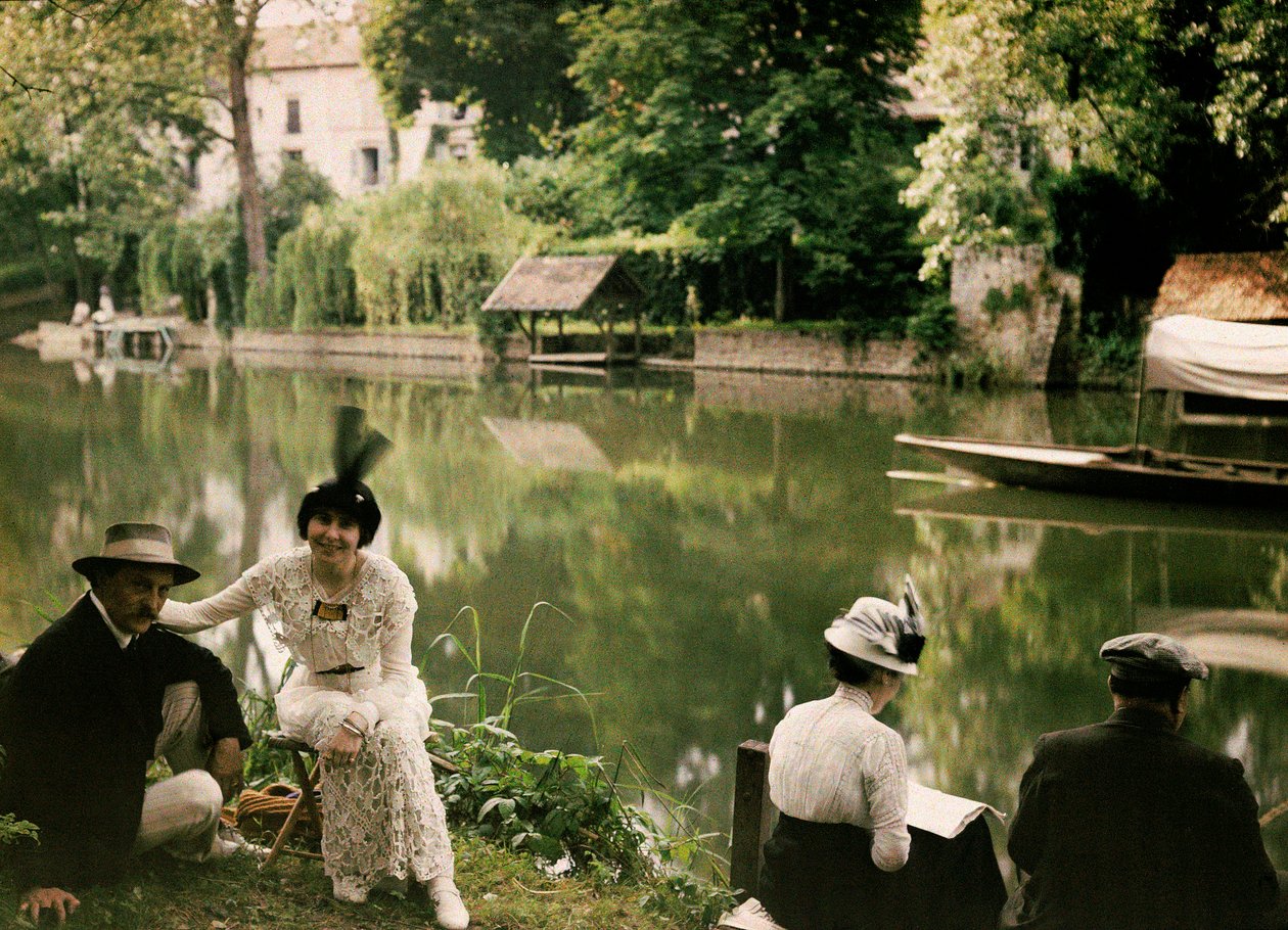 Mahlzeit am Ufer des Flusses in Montigny, Frankreich, um 1920-25 von Henri Chouanard