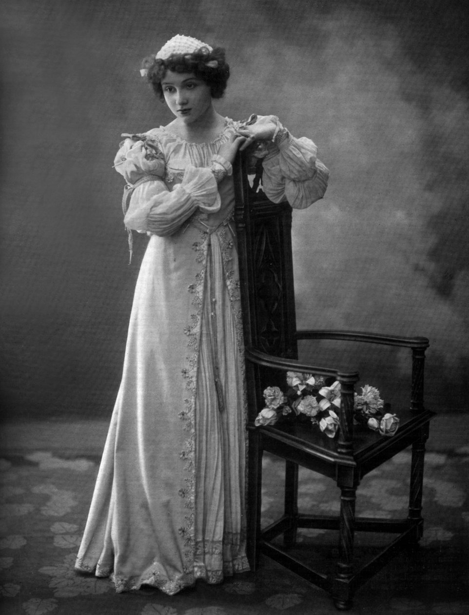 Französische Komikerin Lilian Greuze als Solange de Mautpre im Stück "Les bouffons" von Henri Manuel