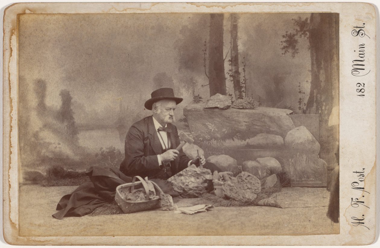 Dominic Parsons auf Fossiliensuche, ca. 1896 von Henry F. Post