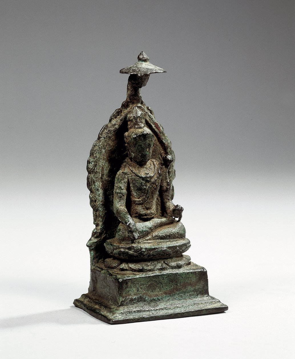 Zentraljavanische Figur von Padmapani, spätes 9. Jahrhundert von Indonesian