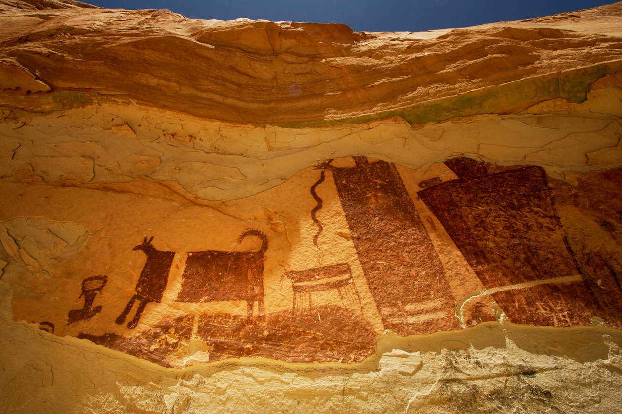 In Temple Mountain Wash nahe Hanksville, Utah. Barrier Canyon Style Petroglyphen, 2005 (Foto) von Ira Block