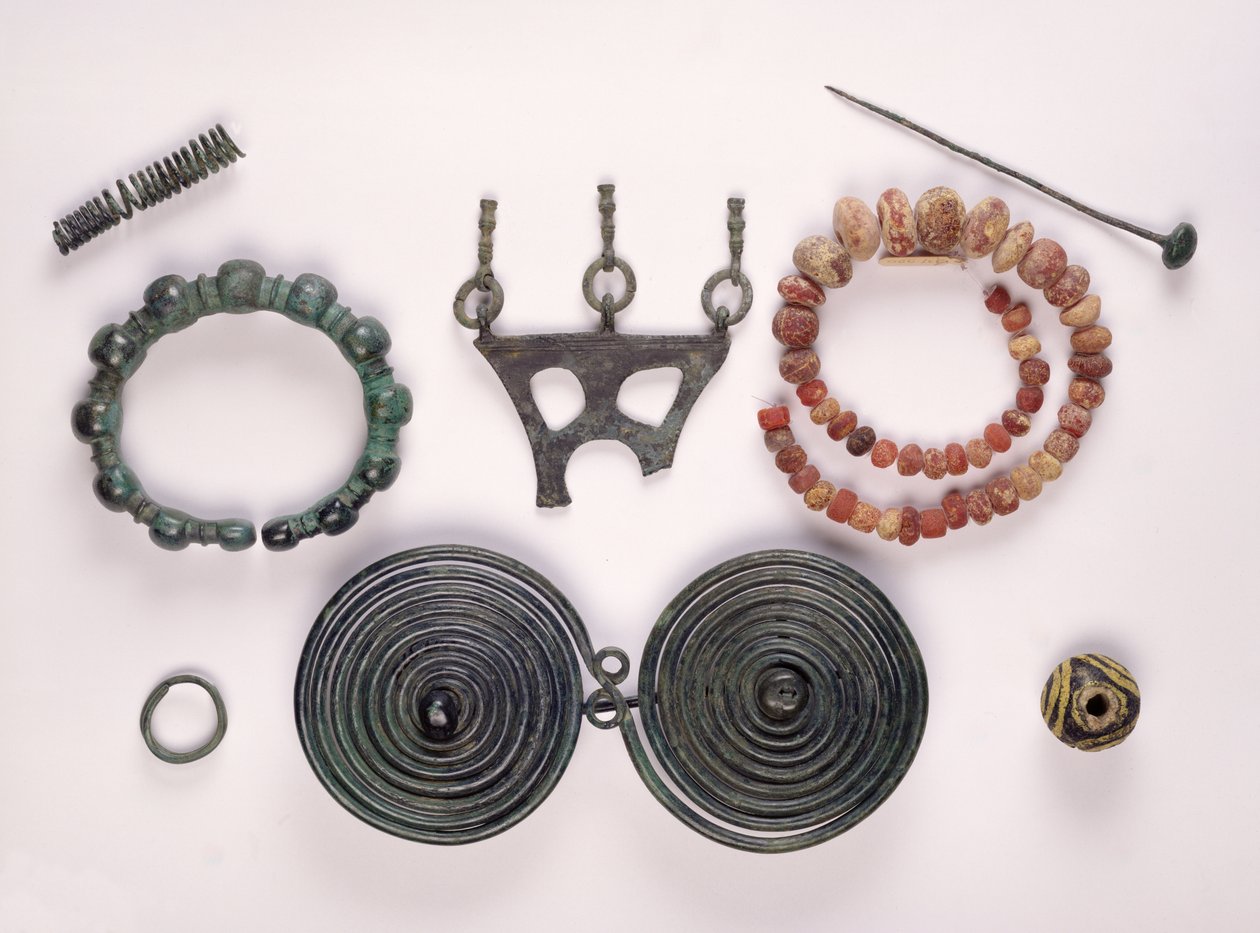 Schmuck gefunden in einem Frauengrab in Hallstatt, keltisch von Iron Age