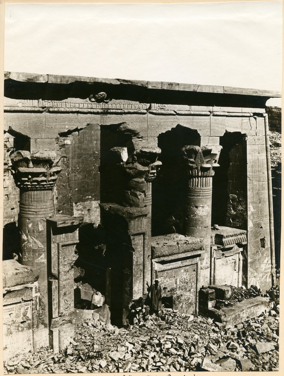 Pronaos des Tempels von Mandulis, Kalabsha, Ägypten, Fotografie von Antonio Beato von Italian Photographer
