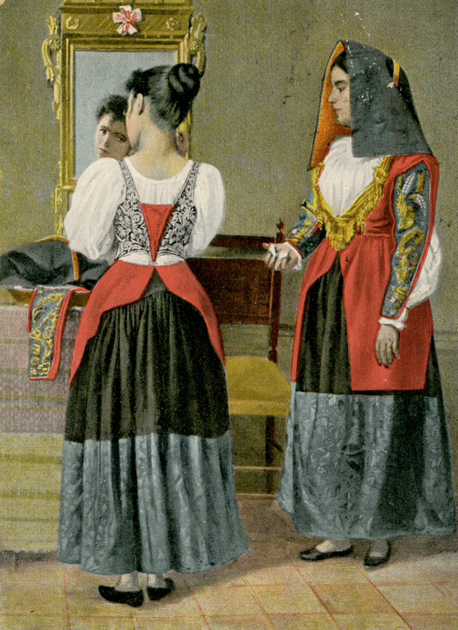 Zwei Frauen in traditioneller Tracht, Sennori, Sardinien, Italien, Fotografie von G. Dessi, Cagliari von Italian Photographer