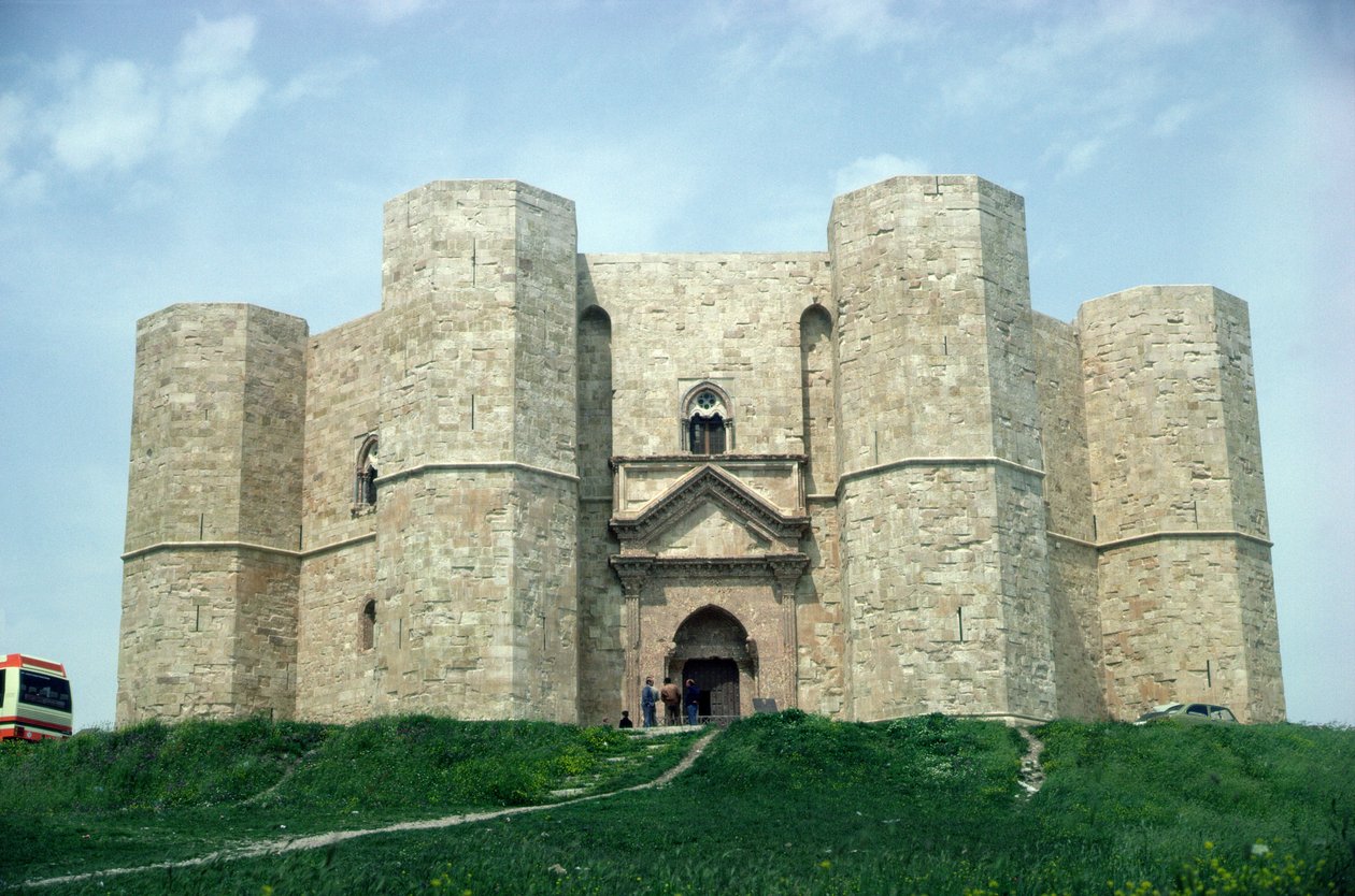 Castel del Monte, erbaut während der Herrschaft von Kaiser Friedrich II. (1194-1250) ca. 1240-50 von Italian School