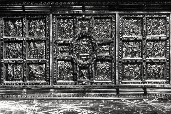 Vorderseite des Wulvinius-Altars, präsentiert von Angilberto II im Jahr 835 von Italian School