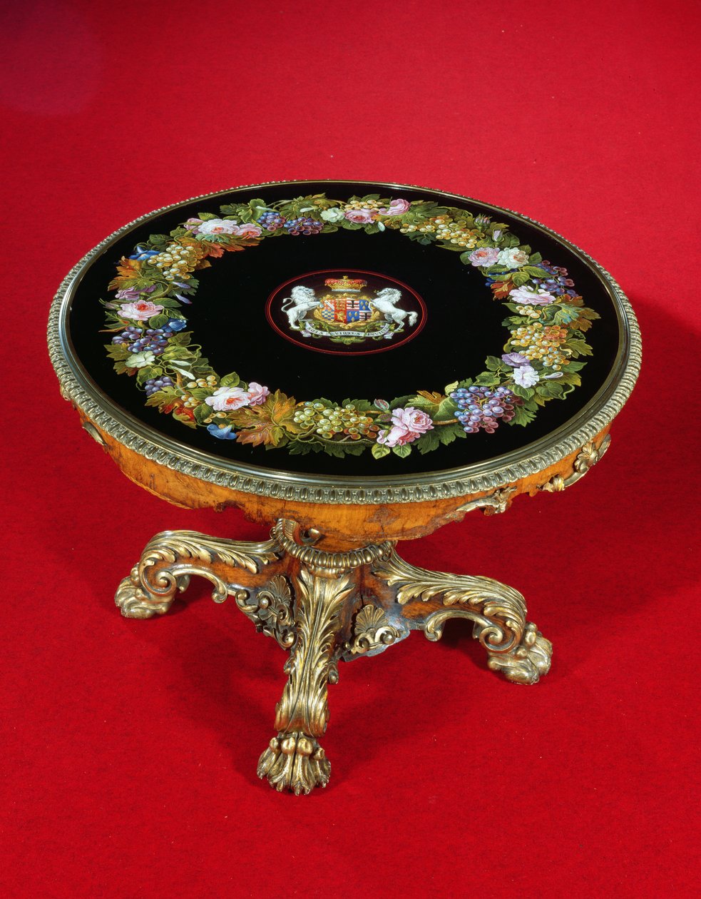 Mikromosaiktisch mit den Wappen von Norfolk und Leveson-Gower, 1847 (Holz, Metall und Mikromosaik) von Italian School