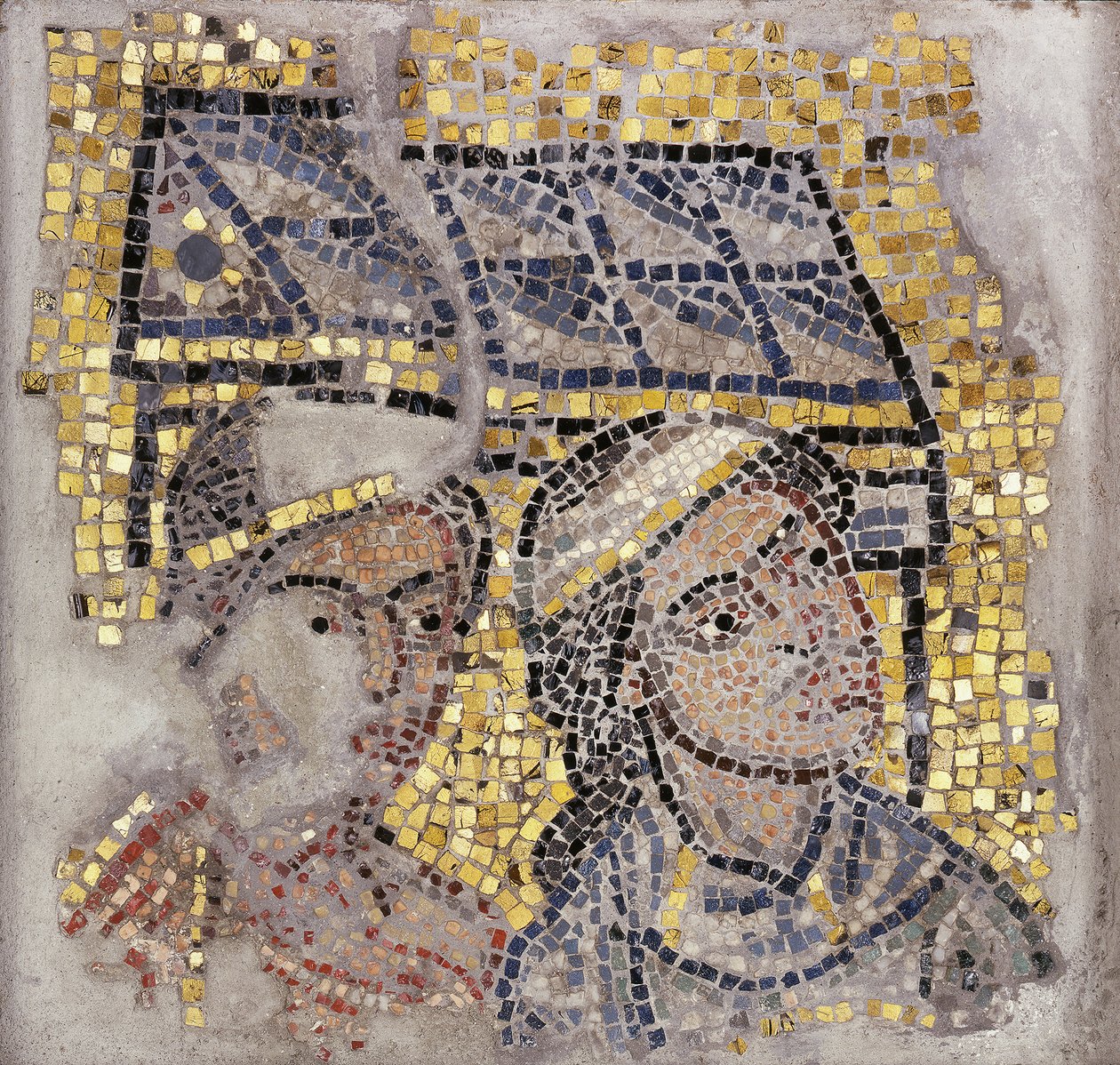 Mosaiktafel mit zwei Köpfen und einem Gebäude im Hintergrund von Italian School